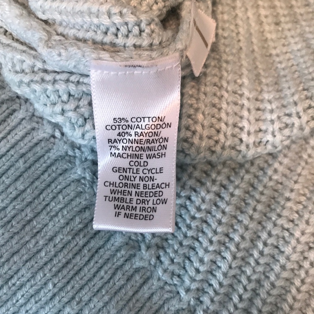 Beautiful Loft Sweater - Picture 3 of 3